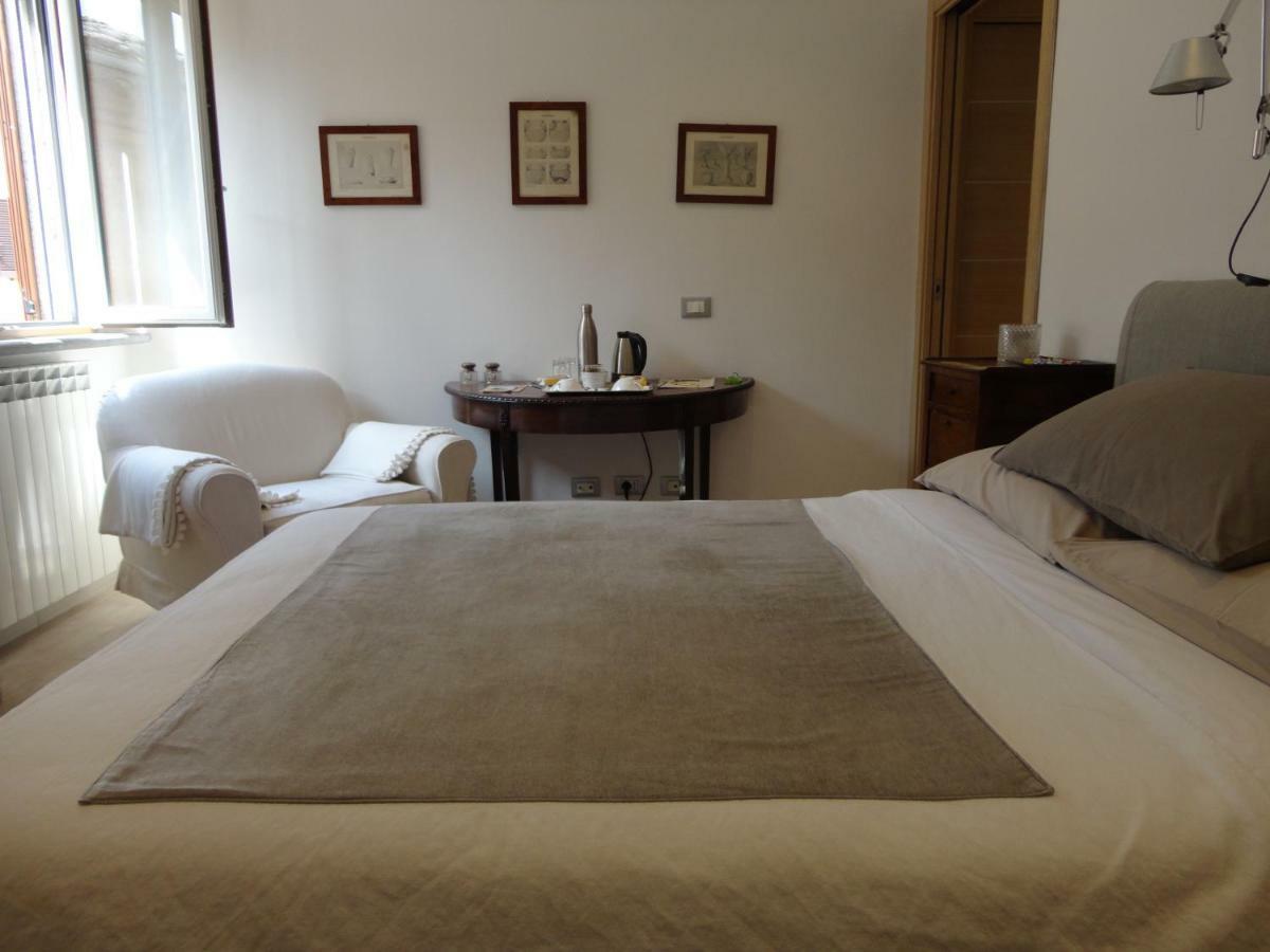 Nerone'S - Sutri Bed & Dinner Buitenkant foto